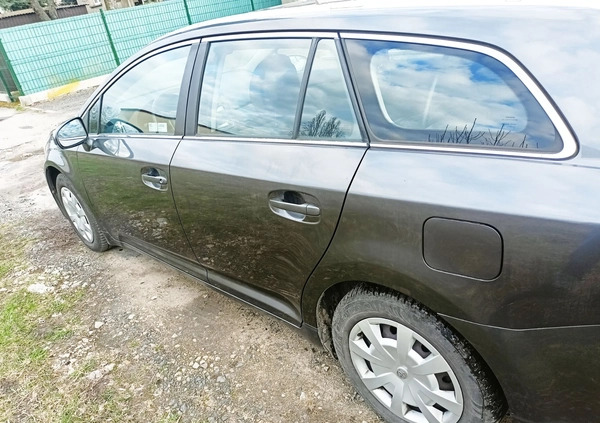 Toyota Avensis cena 19990 przebieg: 324000, rok produkcji 2009 z Oława małe 67